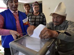 ناخبو قرغيزستان يختارون رئيسا جديدا للبلاد
