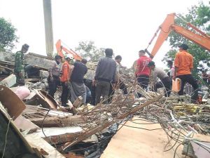 نزوح أكثر من 43 ألف شخص بسبب زلزال إندونيسيا