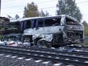 قتلى وجرحى بتصادم قطار مع حافلة في روسيا
