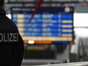 مصرع 4 أشخاص وإصابة 150 آخرين بتصادم قطارين في ألمانيا - ارشيف