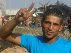 الشهيد رابعة خلال مشاركته بمسيرة العودة

الشهيد رابعة خلال مشاركته بمسيرة العودة