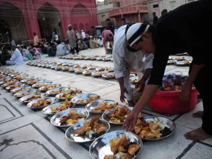A Pakistani Muslim man arranges Iftar food for Muslim devotees before they break their fast during the holy fasting month of Ramadan in Karachi on June 30, 2014. (AFP/Asif Hassan)