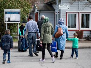 Refugees from Syria arrive at the Friedland shelter near Goettingen, central Germany, on April 4, 2016, after arriving from Turkey at the airport in Hanover. (AFP/Swen Pfoertner)