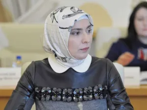  آية حمزتوفا