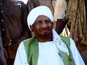 لم تتضح بشكل فوري الأسباب وراء عودة رئيس الوزراء السابق الذي تنقل بين عدة دول حين كان في المنفى