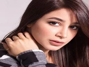 فستان اسيل عمران الطويل