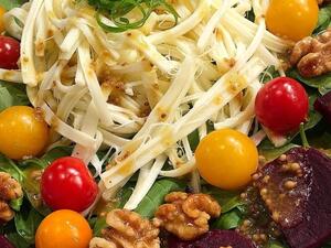 سلطة الشمندر مع جبنة الموزاريلا من الشيف ديما حجاوي

