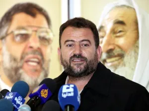 أشار إيفانوف إلى أن "وزارة الخزانة" الأمريكية صنفت العاروري، "إرهابيا" عام 2015
