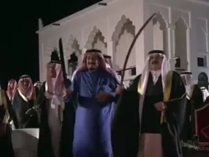 جانب من الرقصة الشعبية (العرضة النجدية) في قصر الصخير بالمنامة