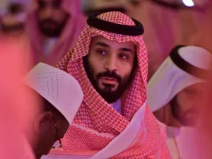 احتج آلاف التونسيين على زيارة ولي العهد السعودي لبلادهم، واصفين إياه بـ"القاتل"