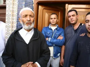  والد بائع السمك "المطحون" 