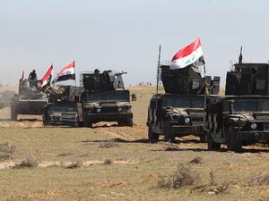 Iraqi forces drive down a road, in the desert of Samarra, on March 2, 2016, during an operation aimed at retaking areas from the Daesh militants. (AFP/Ahmad al-Rubaye)