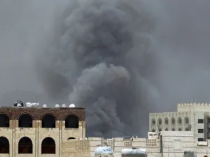 غارات جوية مكثفة على مواقع الحوثيين في تعز وصنعاء - ارشيف 