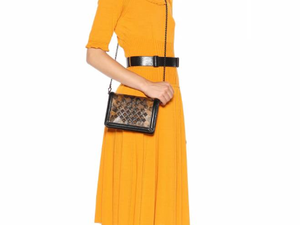 اعتمدي هذا العام حقائب بطبعة جلد الأفعى