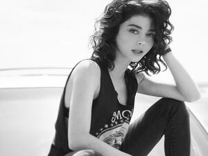 Sarah Hyland has been released from hospital. 
(Source: sarahhyland / Instagram) 