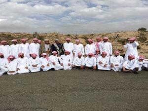 الحوثيون قد اتهموا الاثنين التحالف بشن غارة جوية أدت إلى مقتل 33 شخصا