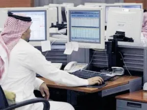 يحصل الموظف، بعد تطبيق القرار على راتبه الشهري في الـ 25 من كل شهر ميلادي