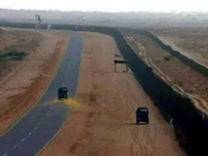 الحوثيون "يطلقون صاروخ سكود" تجاه السعودية
