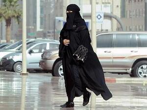 منذ 26 مارس 2018، اعتقلت الحكومة والدته الستينية عايدة الغامدي وشقيقيه سلطان و عادل الغامدي