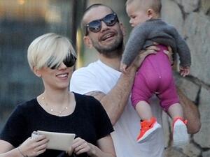 سكارليت جوهانسون تطلب الطلاق و حضانة ابنتها