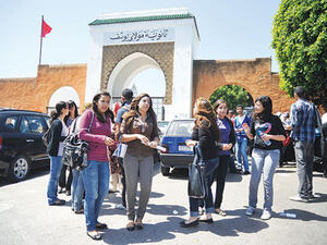 حملات توعية داخل المدارس ومؤسسات التعليم الحكومية والخاصة،