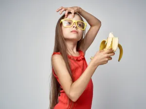 يؤدي الإفراط فى تناول الموز إلى تكوين الغازات (shutterstock.com)
