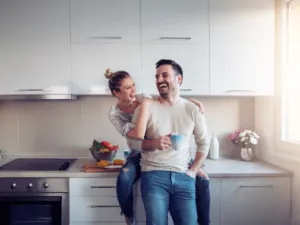 دراسة: الحب قد يزيد من وزنك تدريجيا (shutterstock.com)
 