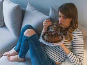 اتباع نظام غذائي منخفض الدهون له تأثير تراكمي (shutterstock.com)