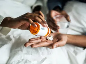 خلط المكملات مع الأدوية الموصوفة أو العكس يمكن أن يكون أمرا خطيرا  (shutterstock.com)
