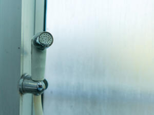 كثيرا ما تتأثر قطع الأثاث المعدني في المنزل  بالصدأ (shutterstock.com)
 كثيرا ما تتأثر قطع الأثاث المعدني في المنزل  بالصدأ (shutterstock.com)