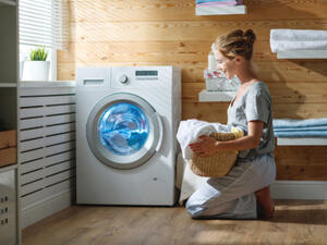 للحفاظ على طول عمر الغسالة لا بد من اتباع تعليمات الغسيل (shutterstock.com)
 للحفاظ على طول عمر الغسالة لا بد من اتباع تعليمات الغسيل (shutterstock.com)