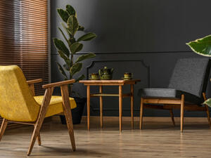 يمنح الأثاث وقطع الأرضيات وإكسسوارات الديكور من الخشب الغرفة أجواء الدفء (shutterstock.com)
 يمنح الأثاث وقطع الأرضيات وإكسسوارات الديكور من الخشب الغرفة أجواء الدفء (shutterstock.com)