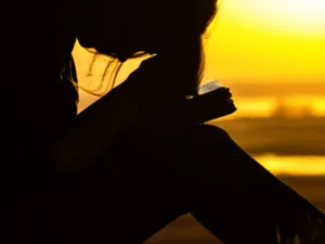 يتربع برج السرطان على عرش “جلد الذات” (shutterstock.com)
