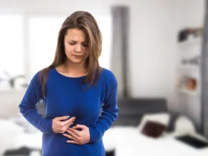هناك العديد من المشروبات تساعدك على التخلص من أعراض حموضة المعدة (shutterstock.com)
