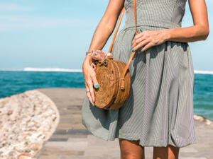 حقائب القش ستمنحكِ أناقة لافتة هذا الصيف (shutterstock.com)
