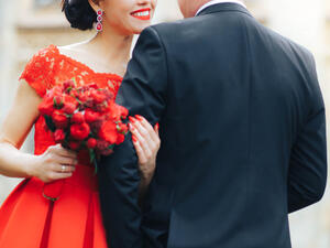 يعتبر اللون الأحمر من أكثر الألوان قوةً وجاذبيةً (shutterstock.com)
