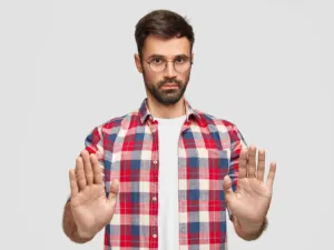 هناك أبراج يرفضون طلب المساعدة لعدم ثقتهم في الغير (shutterstock.com)
