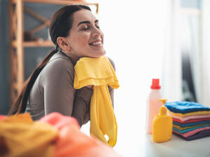 نقدم لك أسهل طريقة لصناعة معطر الملابس في بيتك (shutterstock.com)
 نقدم لك أسهل طريقة لصناعة معطر الملابس في بيتك (shutterstock.com)