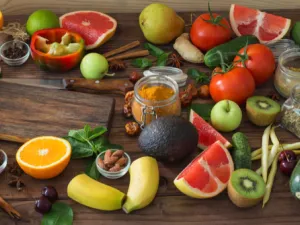 الفلافونويد يحسن حركة الدورة الموية ويعمل على خفض ضغط الدم (shutterstock.com)
