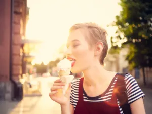 أصبح هناك مثلجات ليست مشتقة من الحليب مثل حليب الصويا او حليب جوز الهند (shutterstock.com)
