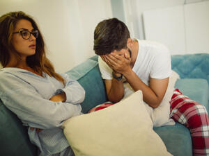 يكون الانفصال شعوراً رهيباً في وقته لكنه لا يدوم إلى الأبد (shutterstock.com)
