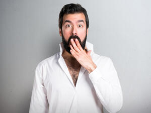 كذلك يهمل بعض الرجال تجفيف بشرة الوجه والجسم بشكل جيد (shutterstock.com)
