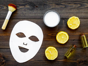 يقضي الليمون على تجاعيد البشرة (shutterstock.com)
