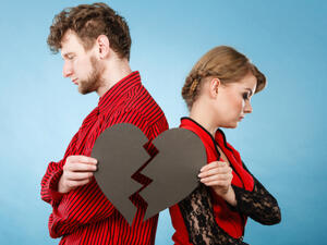 لا بد أن يتعرف الزوجان على هذه التصرفات؛ ليتجنبها كل منهما قدر المستطاع (shutterstock.com)
