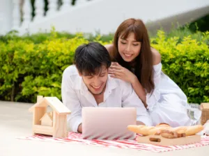 من الأمور الهامة هو أن تحرص عليها، هو الاعتياد على المرح والضحك (shutterstock.com)
