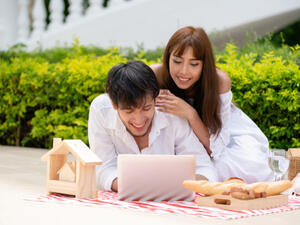 من الأمور الهامة هو أن تحرص عليها، هو الاعتياد على المرح والضحك (shutterstock.com)
