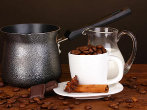 طريقة عمل القهوة التركية بالحليب (shutterstock.com)
