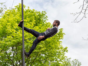  Chinese pole artist from the Cirque Eloize performing in public during Montreal’s 375th anniversary celebrations. (Shutterstock/ File Photo)
