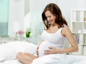 أفضل وسيلة تضمن سعادة وسرور الوليد هي الغناء له وهو لا يزال في الرحم