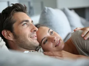 أحرص علي تخصيص وقت ما للاستماع لها فقط دون التعليق (shutterstock.com)
